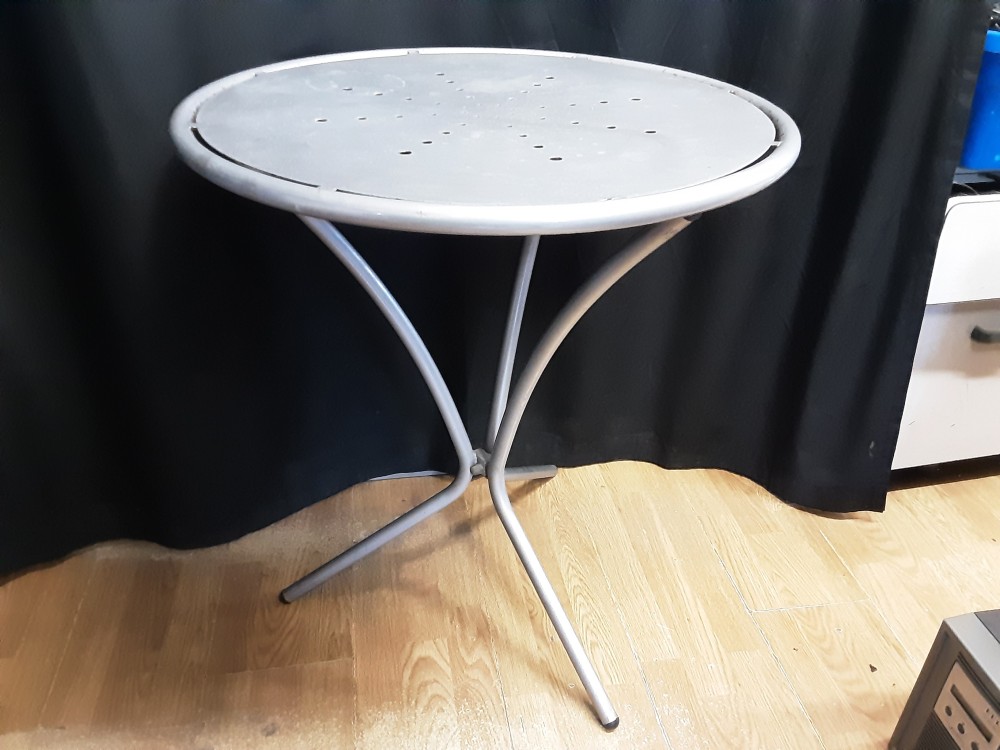 TABLE RONDE D’EXTERIEUR EN METAL DIAM.
