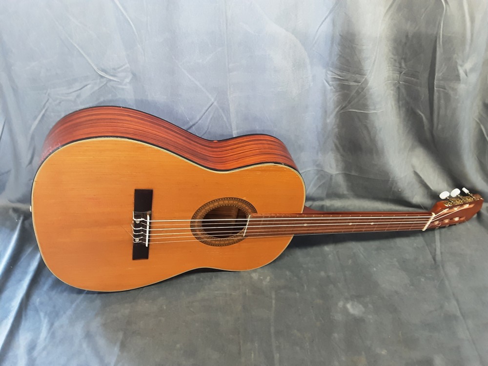 GUITARE BICOLORE LONG 100CM
