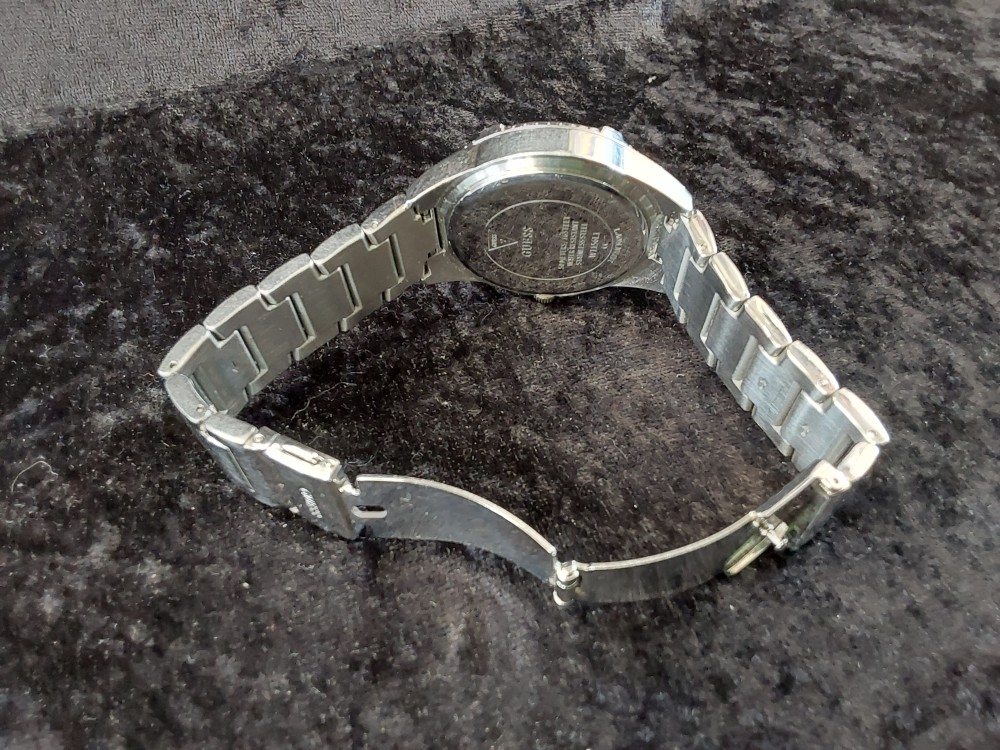 MONTRE FEMME GUESS AVEC STRASS