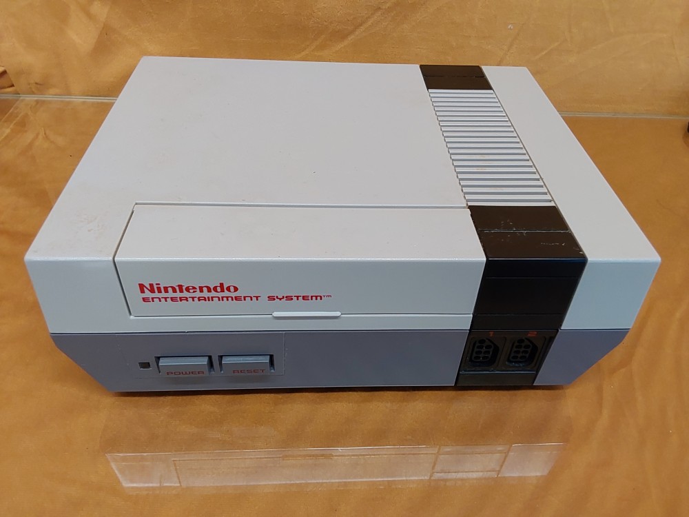 CONSOLE NES AVEC MANETTES ET CABLES