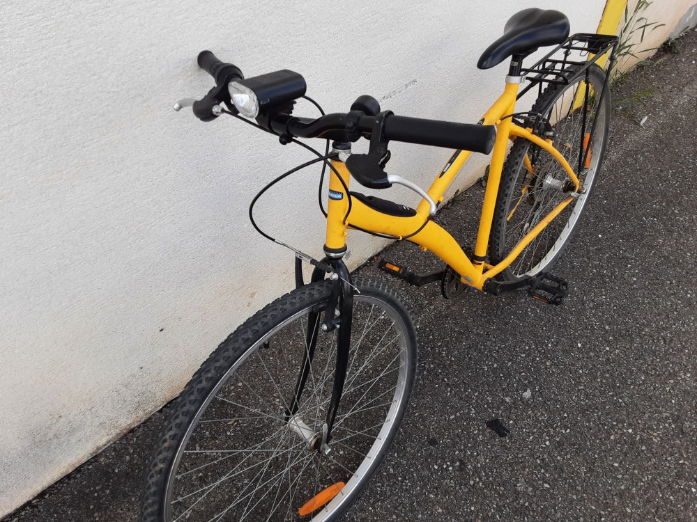 BTWIN CONCEPTION DECATHLON JAUNE 28 POUCES
