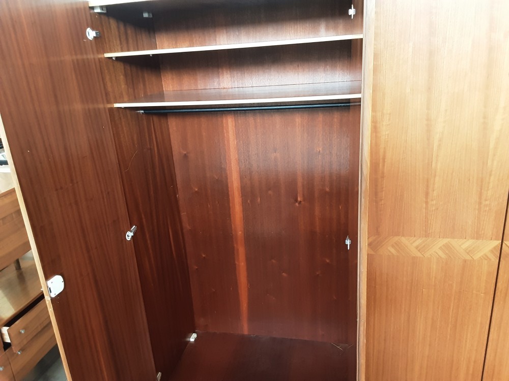 ARMOIRE STYLE ANNEE 70 4 PORTES AVEC PENDERIES