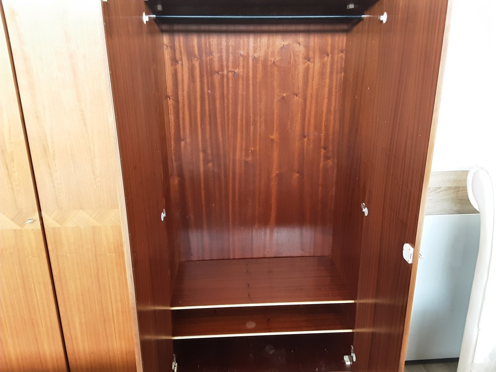 ARMOIRE STYLE ANNEE 70 4 PORTES AVEC PENDERIES