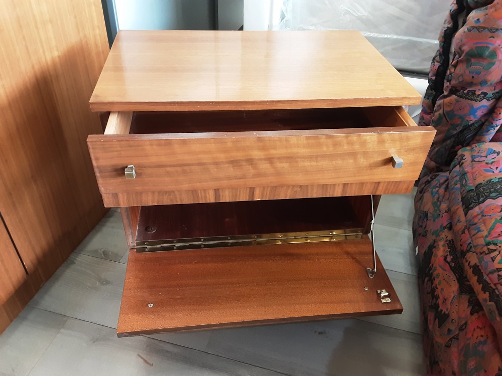 TABLE DE CHEVET STYLE ANNEE 70 1 TIROIR 1 PORTE BATANTE
