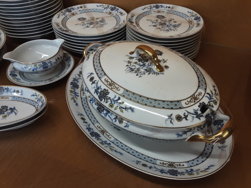 SERVICE DE TABLE LIMOGES BORDURE DORÉE DECOR FLEURS
