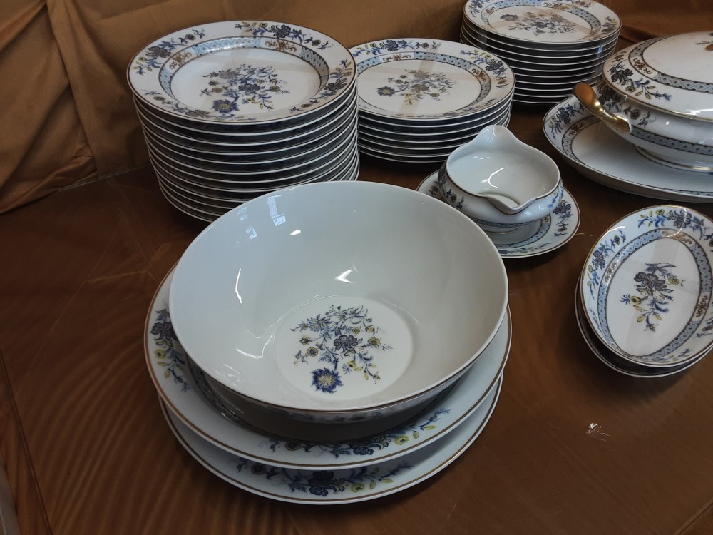 SERVICE DE TABLE LIMOGES BORDURE DORÉE DECOR FLEURS