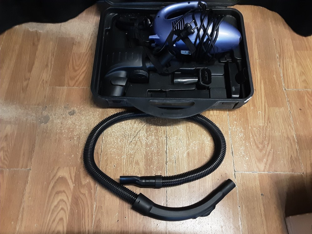 ASPIRATEUR DE VOITURE AVEC ACCESSOIRES DANS MALETTE