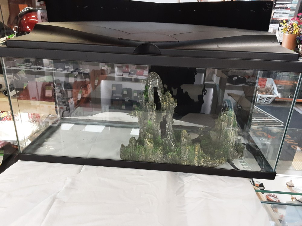 AQUARIUM 80L AVEC DIVERS ACCESSOIRES