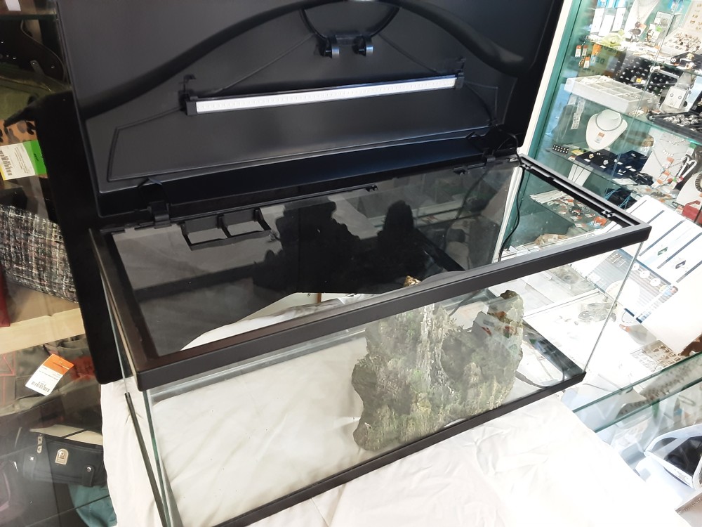 AQUARIUM 80L AVEC DIVERS ACCESSOIRES