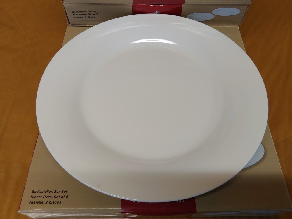 LOT DE 12 ASSIETTES BLANCHES VILLEROY ET BOCH DANS CARTONS