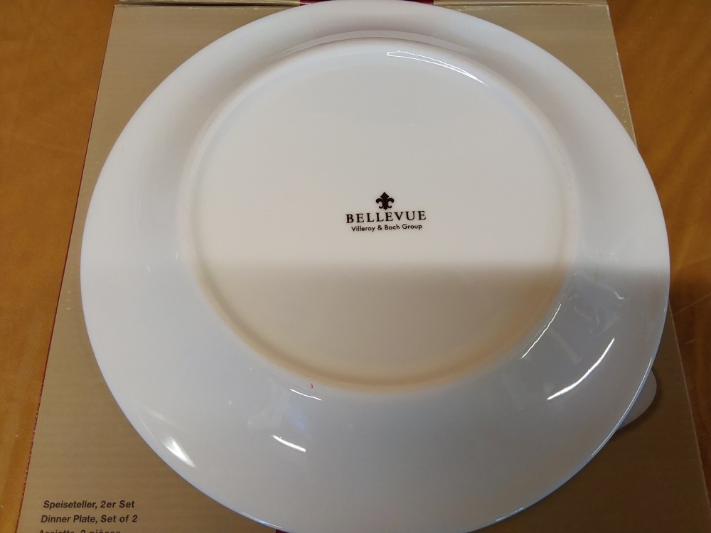 LOT DE 12 ASSIETTES BLANCHES VILLEROY ET BOCH DANS CARTONS