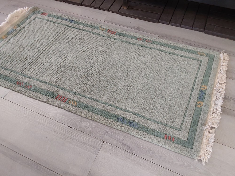 TAPIS LAINE FAIT MAIN VERT PASTEL