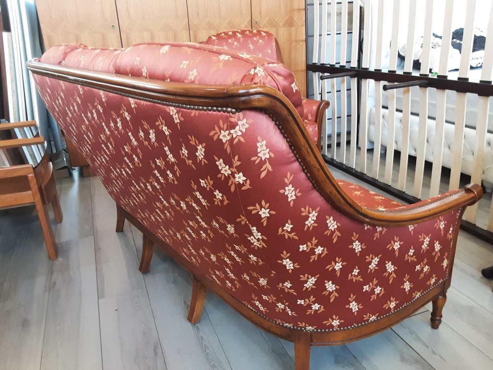 CANAPE 3 PLACES 1 FAUTEUIL MERISIER ASSISES TISSU ROUGE A FLEURS