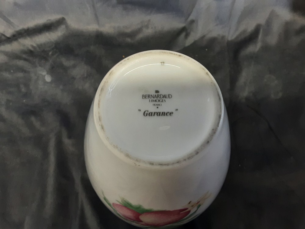 VASE MM DE LIMOGES DECOR FRUITS ET FEUILLES 23 CM