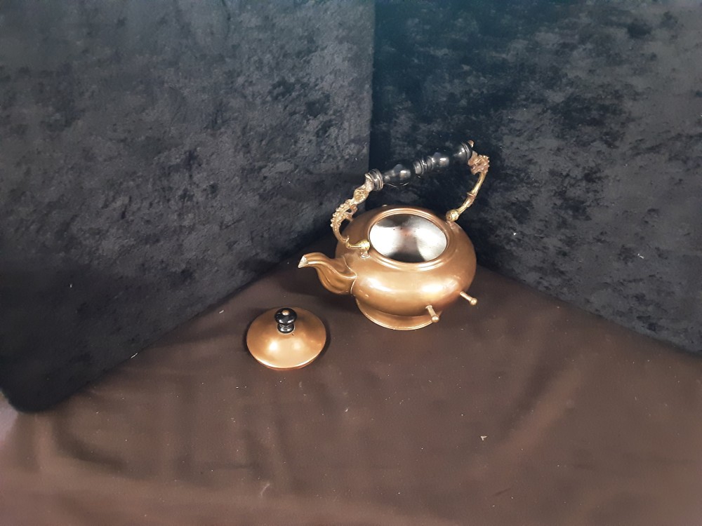 THÉIÈRE EN CUIVRE