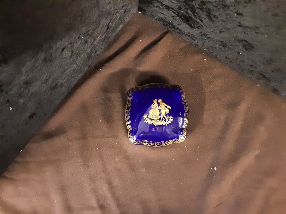 BONBONNIÈRE BLEUE ET DORÉE DE LIMOGES