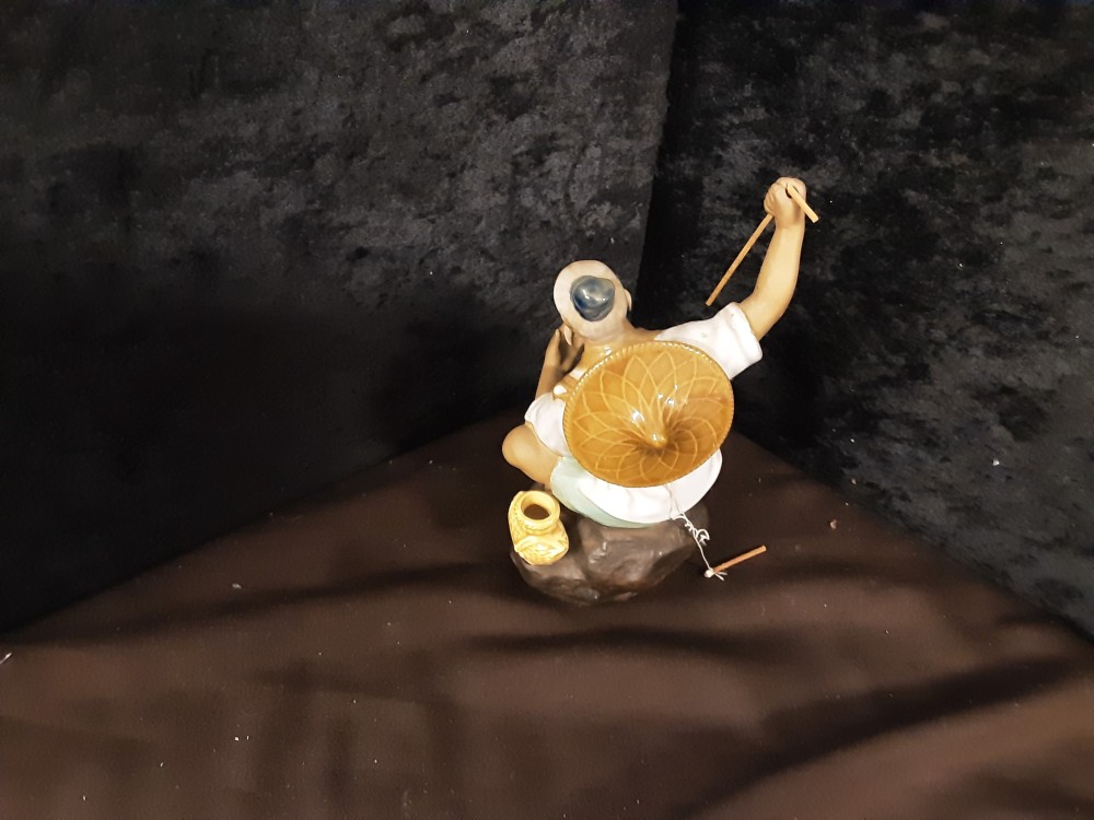 STATUETTE PERSONNAGE ASIATIQUE