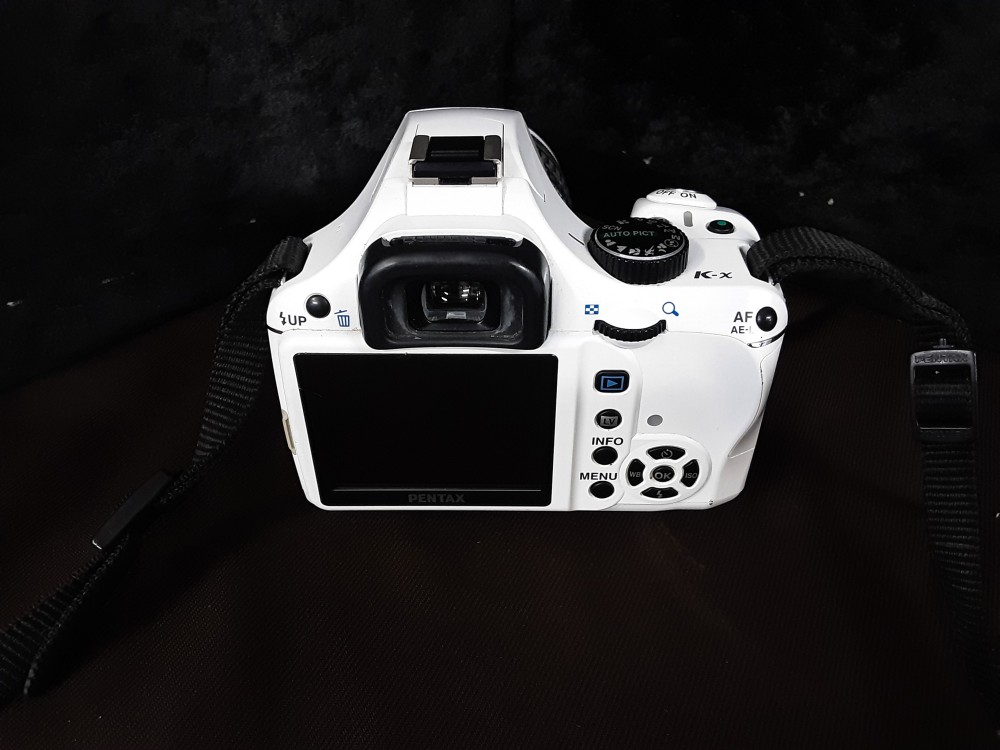 APPAREIL PHOTO NUMERIQUE PENTAX 18-55 K-X BLANC