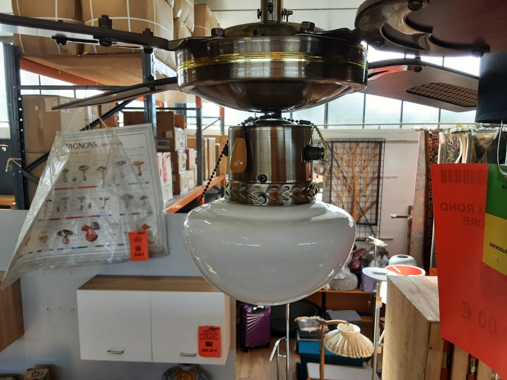 VENTILATEUR PLAFONNIER 4 PALES AVEC LAMPE