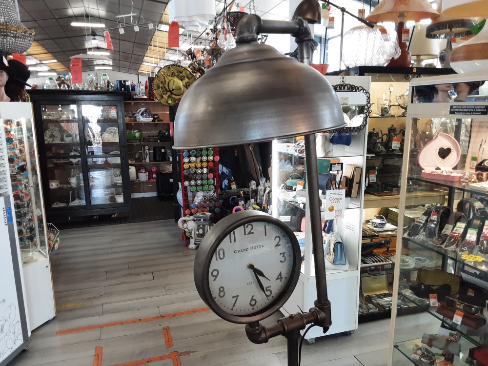 LAMPE INDUSTRIELLE AVEC MONTRE H. 185CM