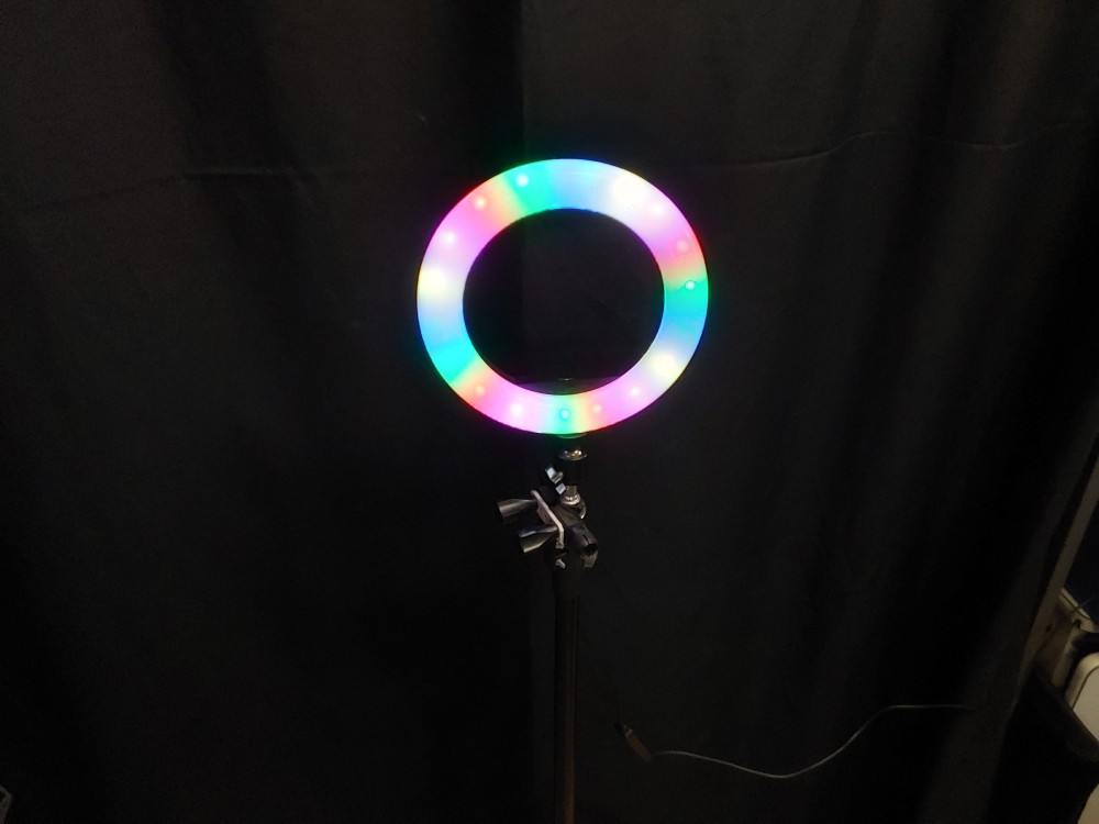 ANNEAU LUMINEUX LED TREPIED