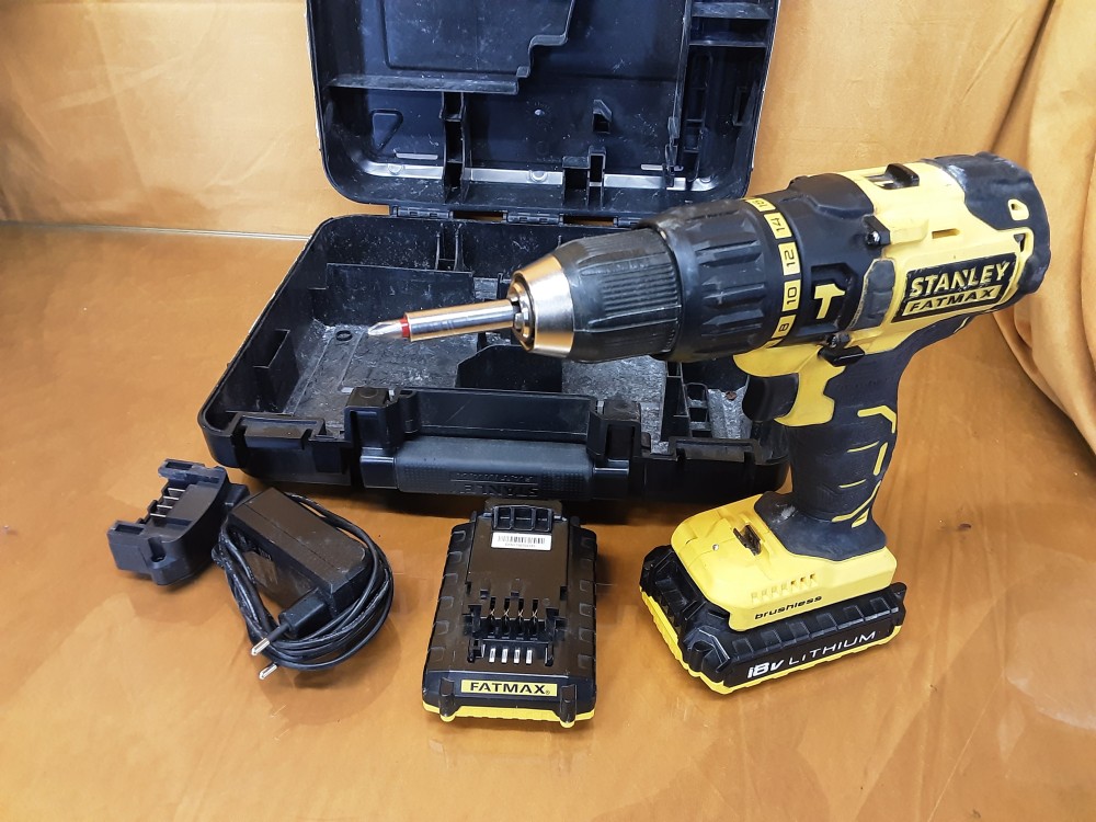 PERCEUSE VISSEUSE PERCUSSION STANLEY FATMAX 18V AVEC BATTERIE, CHARGEUR ET BOITE