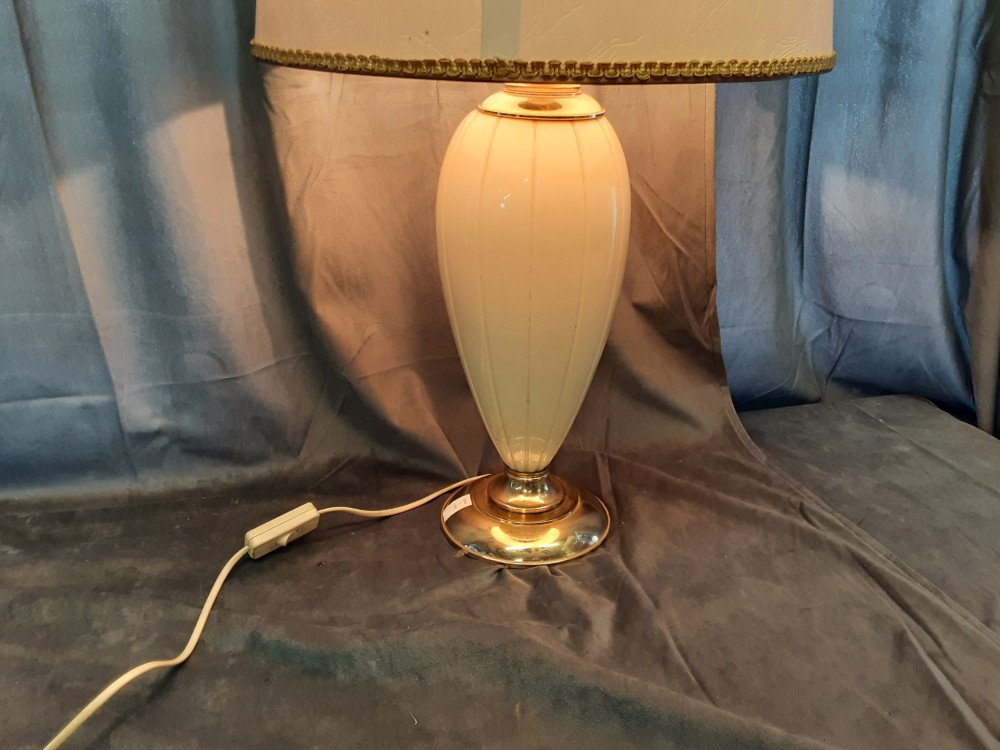 LAMPE DE SALON BEIGE ET DORÉE AVEC ABAT-JOUR