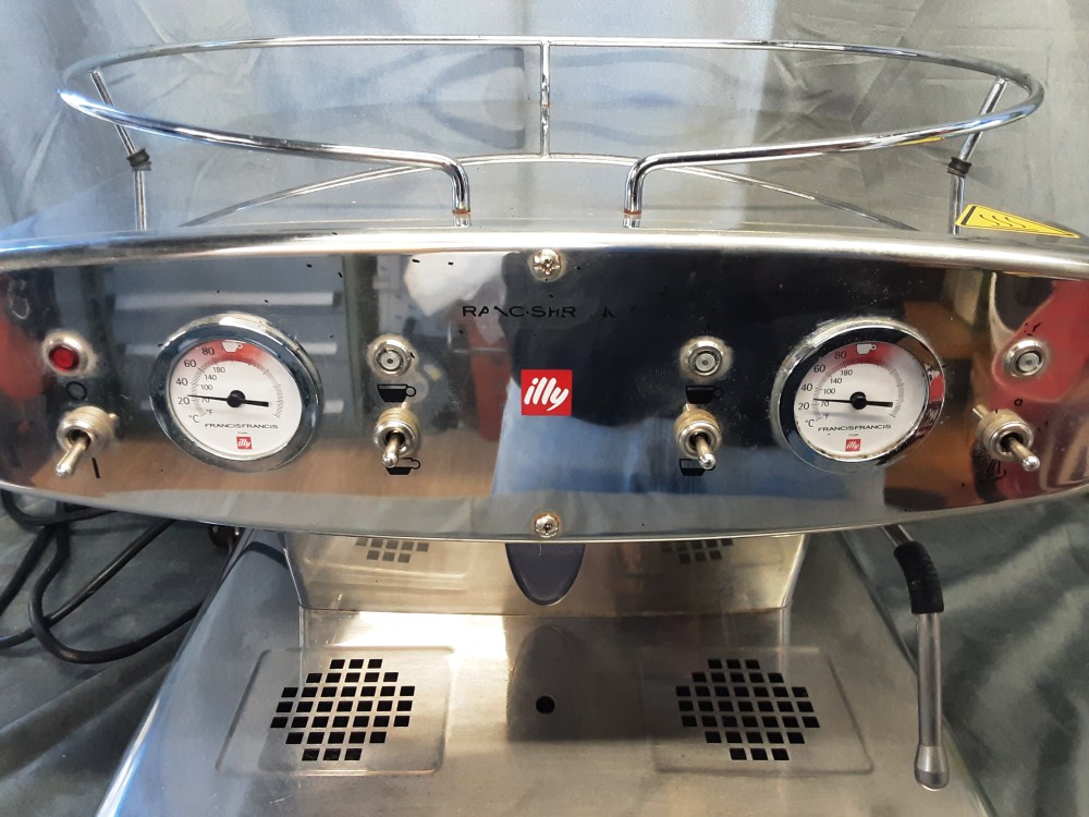 CAFETIÈRE ILLY X2.2 SEMI PRO A CAPSULES SUISSES