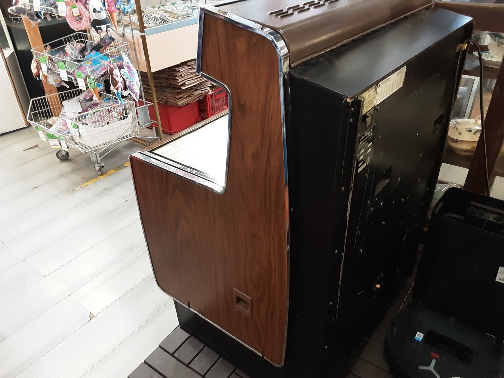 JUKEBOX ROWE AMI ETAT OK VENDU SANS LES DISQUES