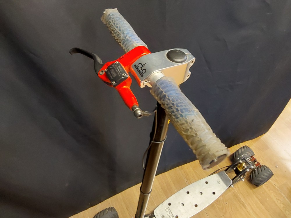 TROTTINETTE MECANIQUE CILO 4 ROUES CHASSIS ARTICULE SUSPENSIONS A RESSORTS ET FREIN HYDRAULIQUE