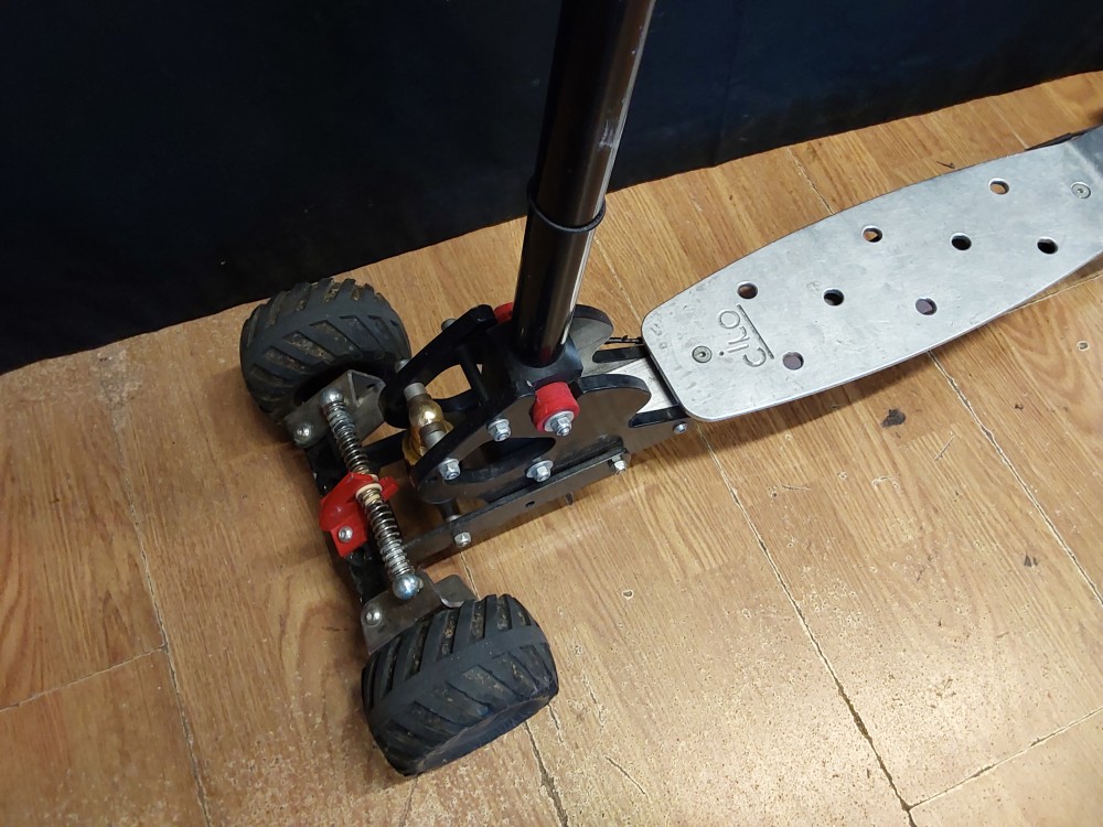 TROTTINETTE MECANIQUE CILO 4 ROUES CHASSIS ARTICULE SUSPENSIONS A RESSORTS ET FREIN HYDRAULIQUE