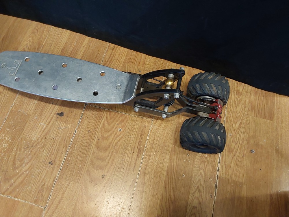 TROTTINETTE MECANIQUE CILO 4 ROUES CHASSIS ARTICULE SUSPENSIONS A RESSORTS ET FREIN HYDRAULIQUE