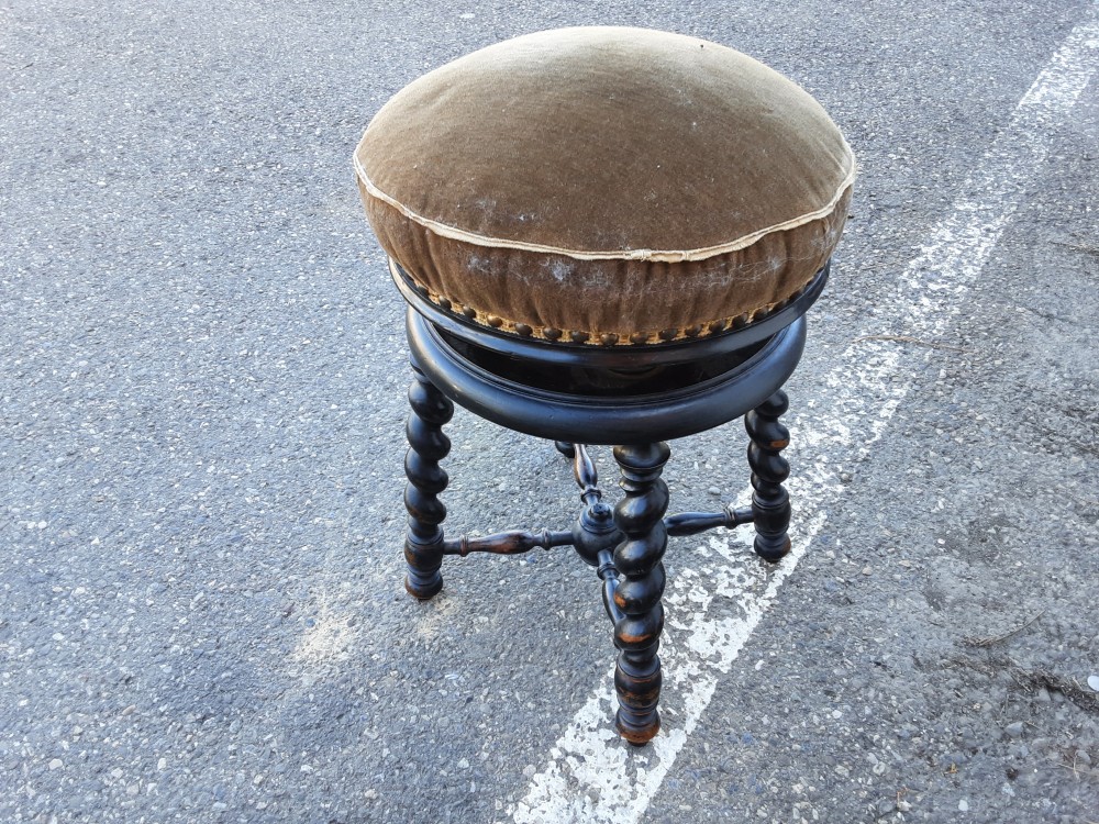 TABOURET EN BOIS ASSISE REMBOURRÉE H.52CM