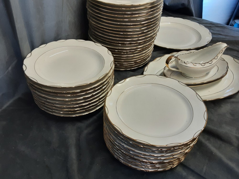 SERVICE DE TABLE EN PORCELAINE BORDURE DORÉE 48PCS