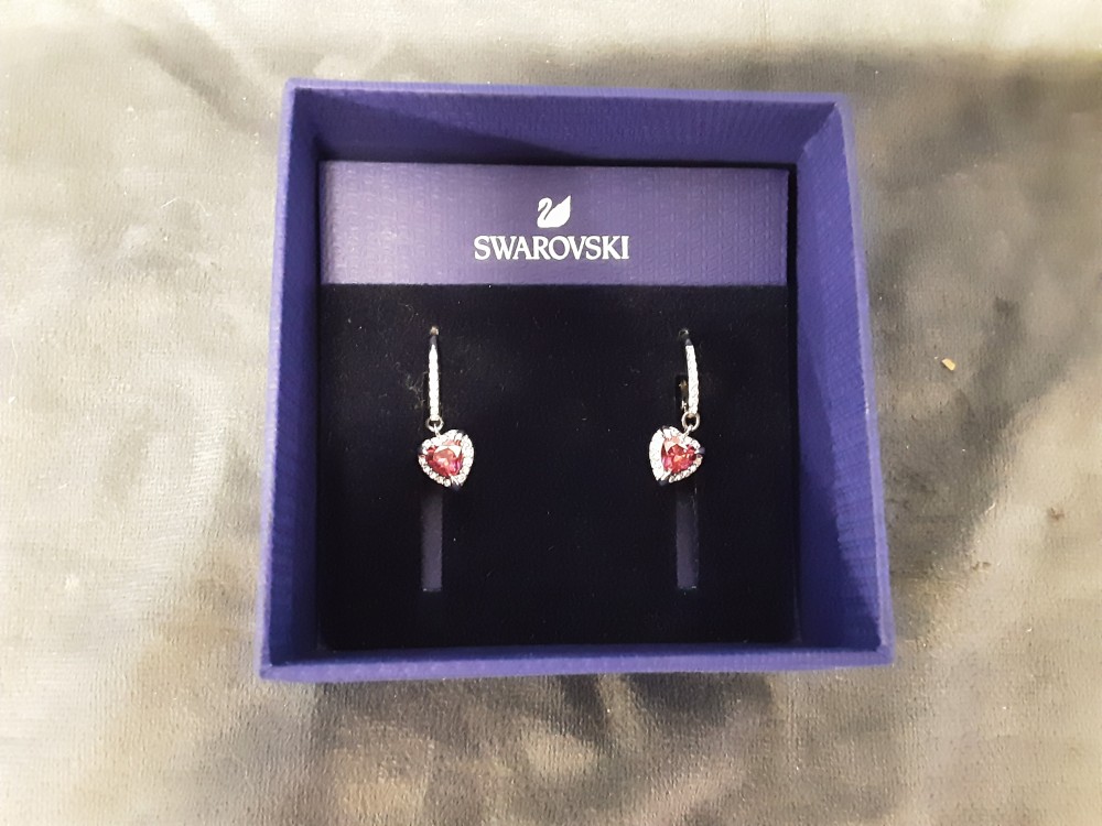 BOUCLE D’OREILLES FORME CŒUR SWAROVSKI