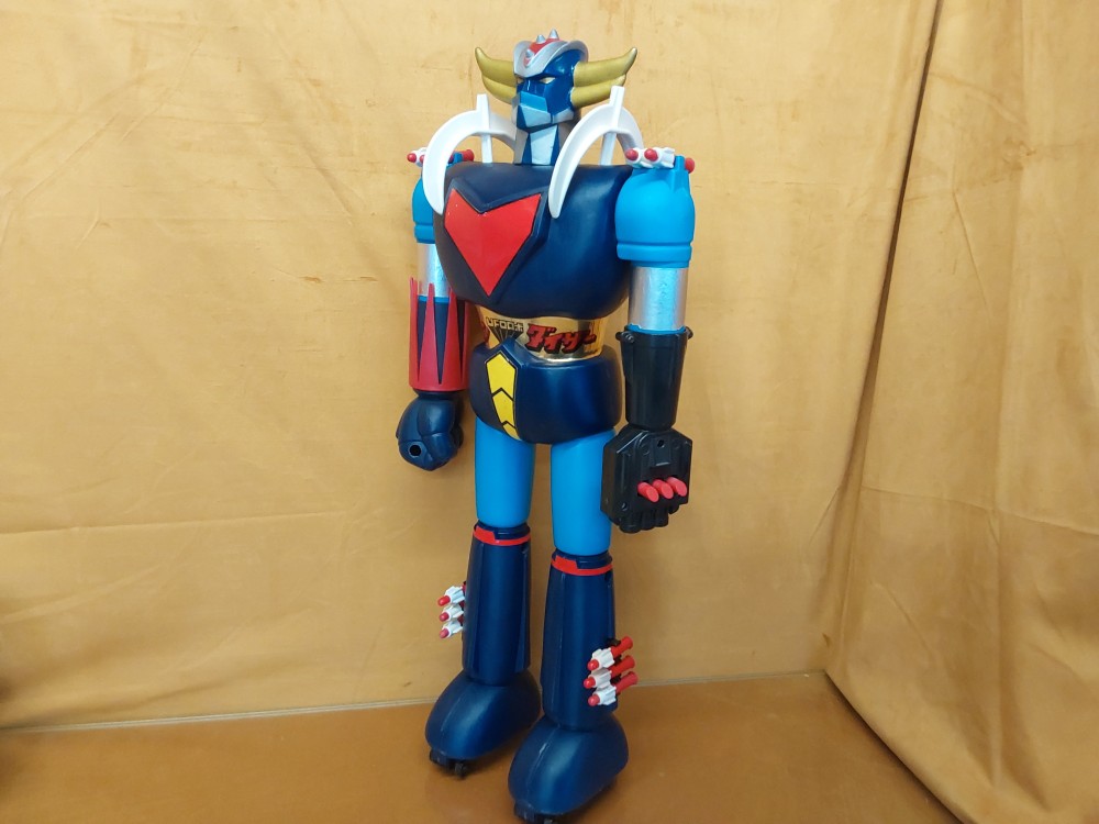 GOLDORAK MATTEL EN PLASTIQUE - FABRICATION ALLEMANDE DE 1978 HAUT. 60CM
