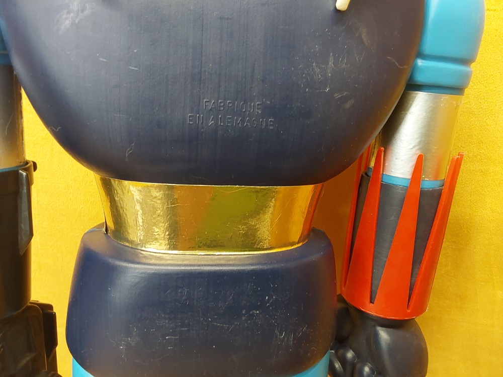 GOLDORAK MATTEL EN PLASTIQUE - FABRICATION ALLEMANDE DE 1978 HAUT. 60CM