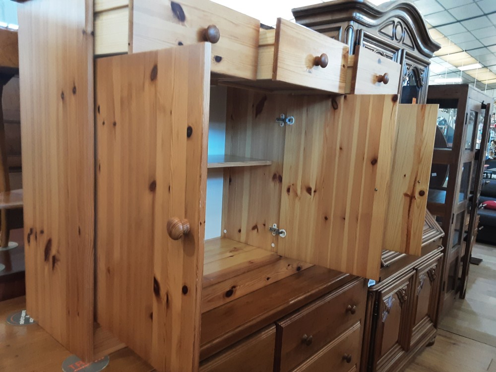 MEUBLE BAS 3 PORTES 3 TIROIRS EN PIN