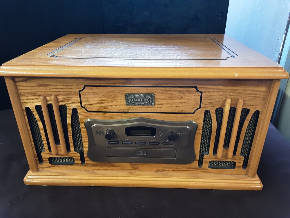 TOURNE DISQUE MULTIFONCTION DAKLIN (VINYL, CD, CASSETTE)