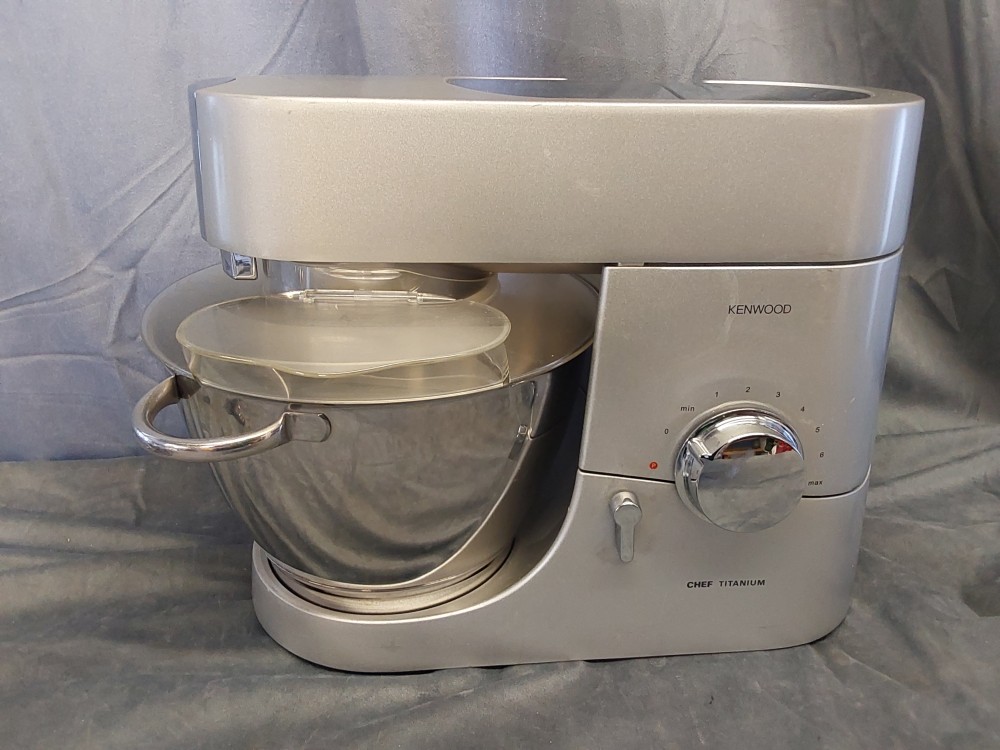 ROBOT MÉNAGER KENWOOD 1400W CHEF TITANIUM AVEC ACCESSOIRES