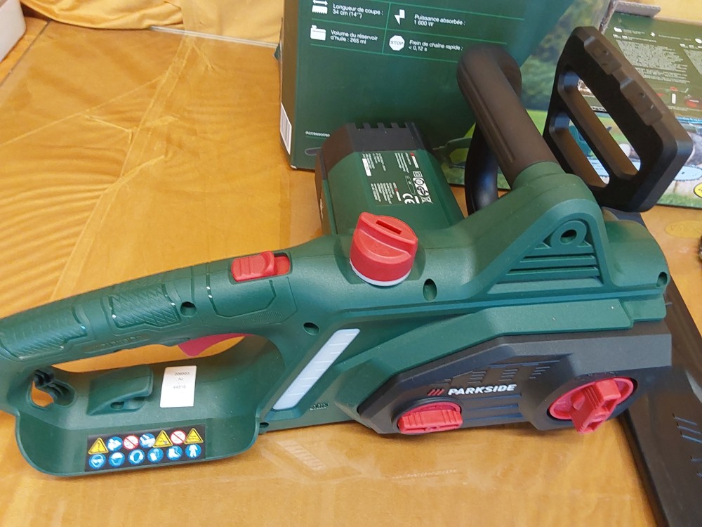 TRONCONNEUSE ELECTRIQUE PARKSIDE 1600W COUPE 34CM