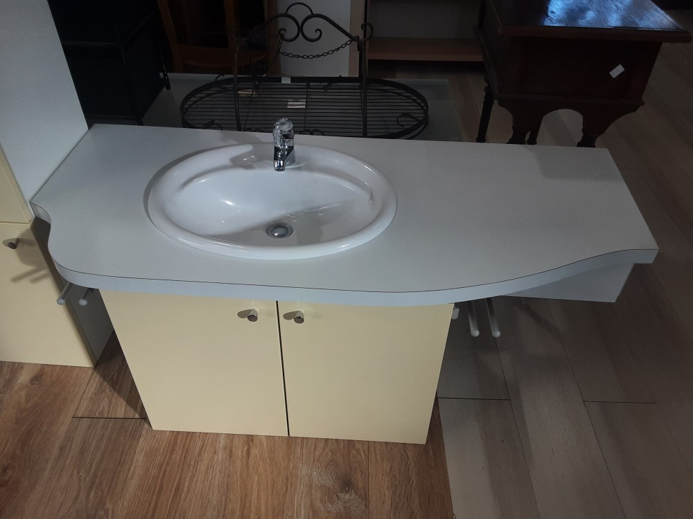 COLONNE ET MEUBLE AVEC VASQUE DE SDB AVEC ROBINETTERIE