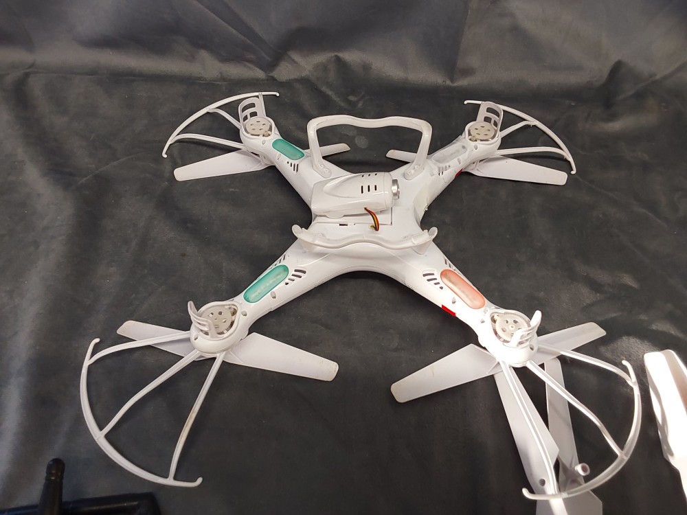 DRONE SPYRIT T5146 AVEC 2 BATTERIES ET 1 TÉLÉCOMMANDE