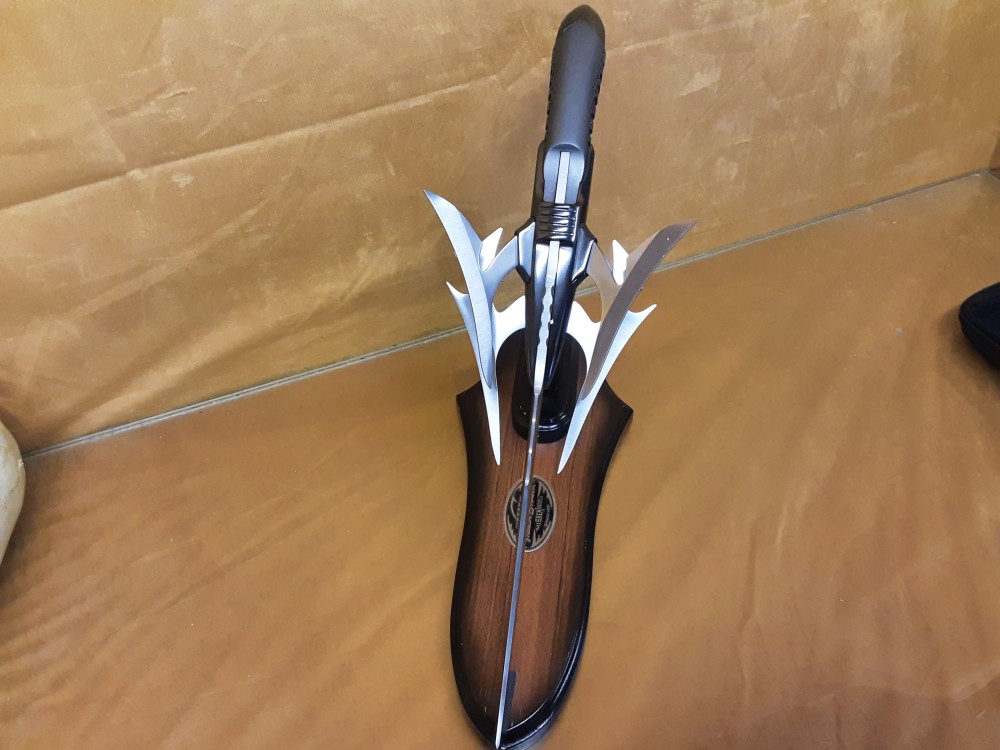 COUTEAU DECORATIF GIL HIBBEN TIGER SHARK AVEC SA BOITE