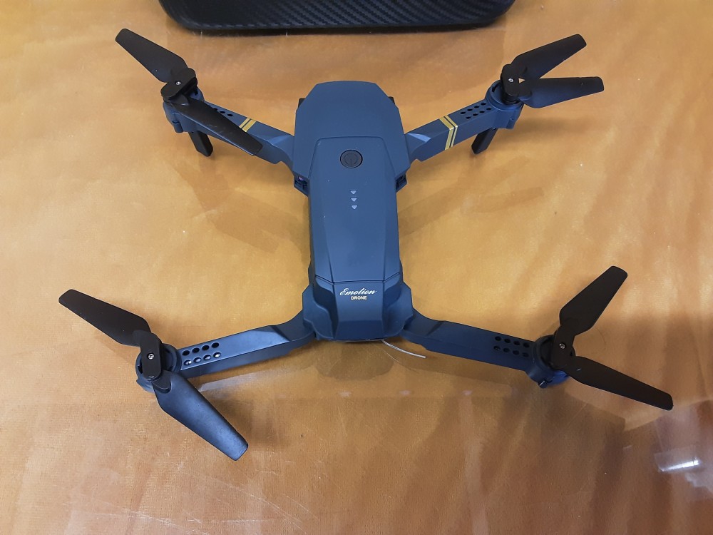 DRONE AVEC TELECOMMANDE