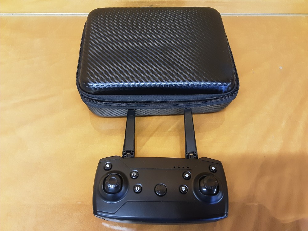 DRONE AVEC TELECOMMANDE