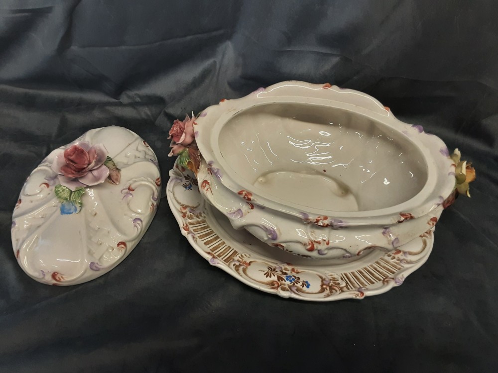 SOUPIERE ITALIENNE ET SOUS PLAT DECOR FLEURS