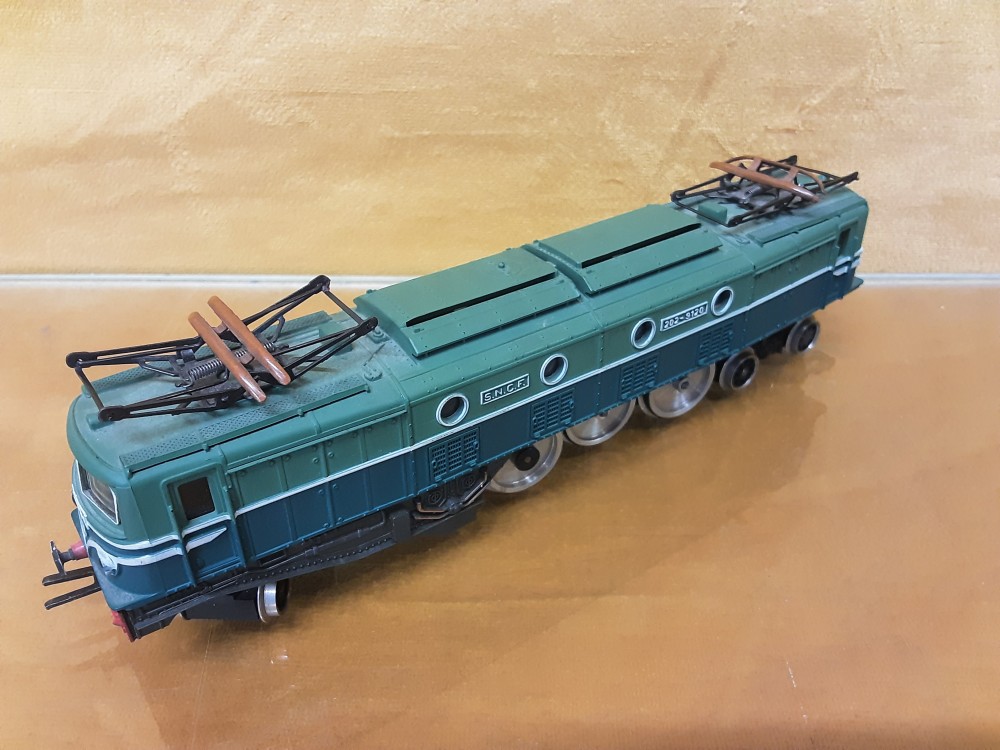 LOCOMOTIVE ELECTRIQUE MINIATURE JOUEF
