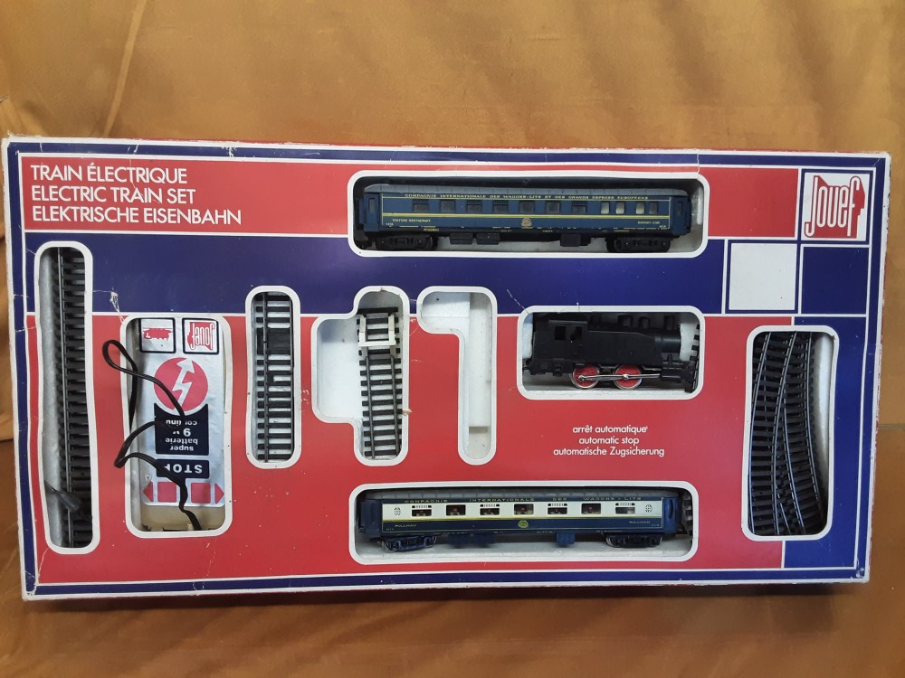 COFFRET DE TRAIN ELECTRIQUE JOUEF AVEC UN LOT DE RAILS