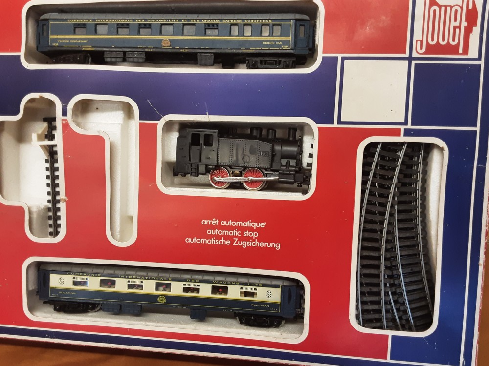 COFFRET DE TRAIN ELECTRIQUE JOUEF AVEC UN LOT DE RAILS